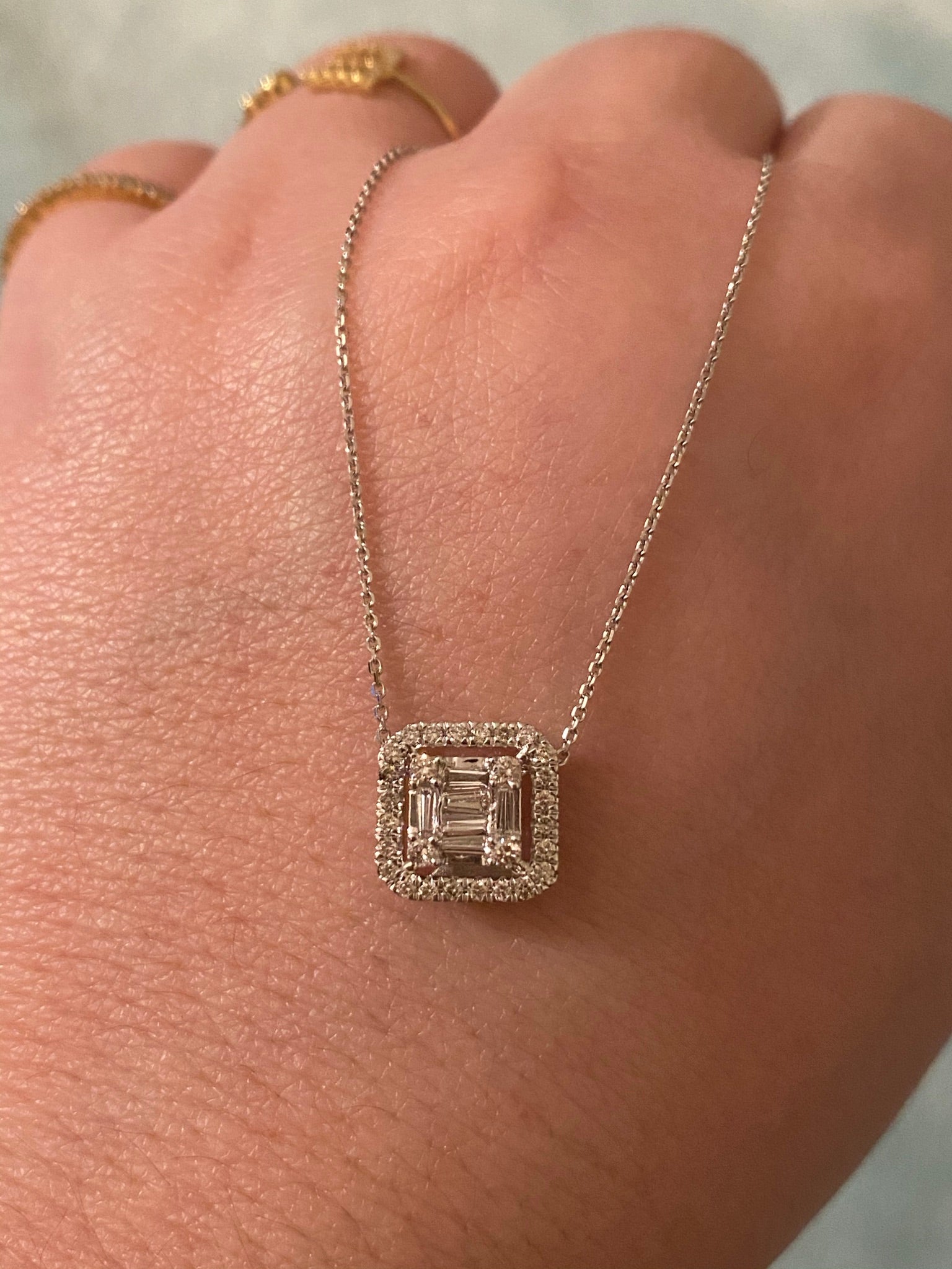 Table top diamond necklace