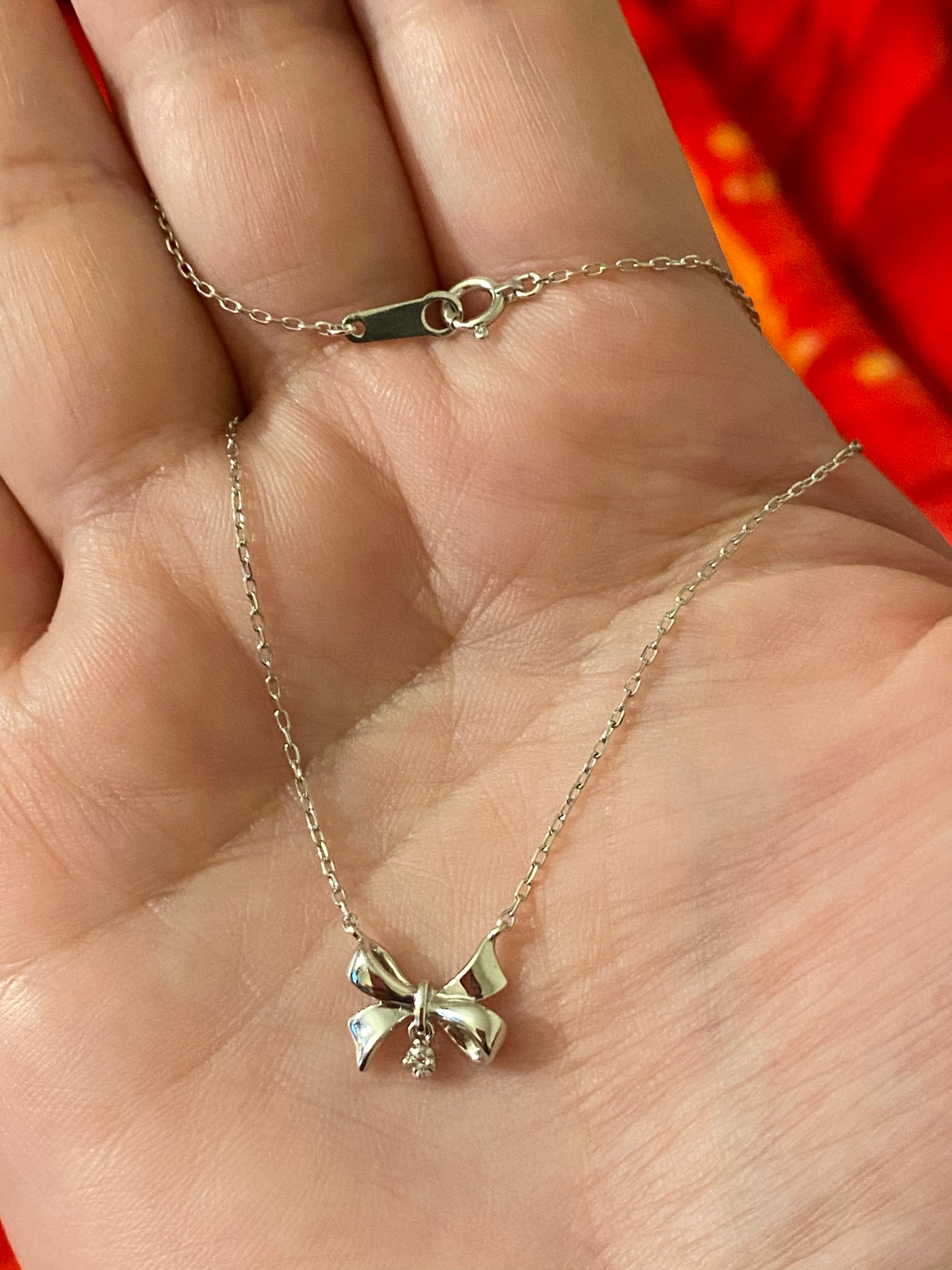 Ribbon pendant necklace